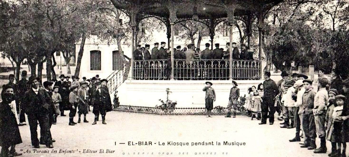 1493 Alger - El-Biar - Le Kiosque2 pendant la Musique.jpg